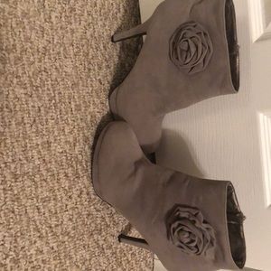 Grey bootie